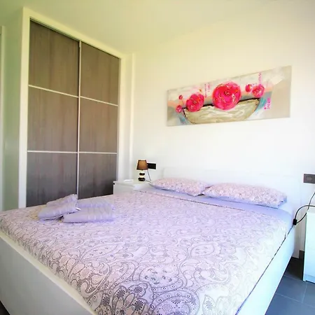Oasis Gabriel Apartment
